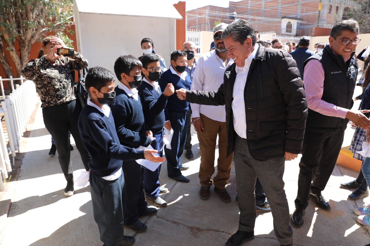 Cumple el Gobernador David Monreal a los maestros de Zacatecas y les adelanta el aguinaldo