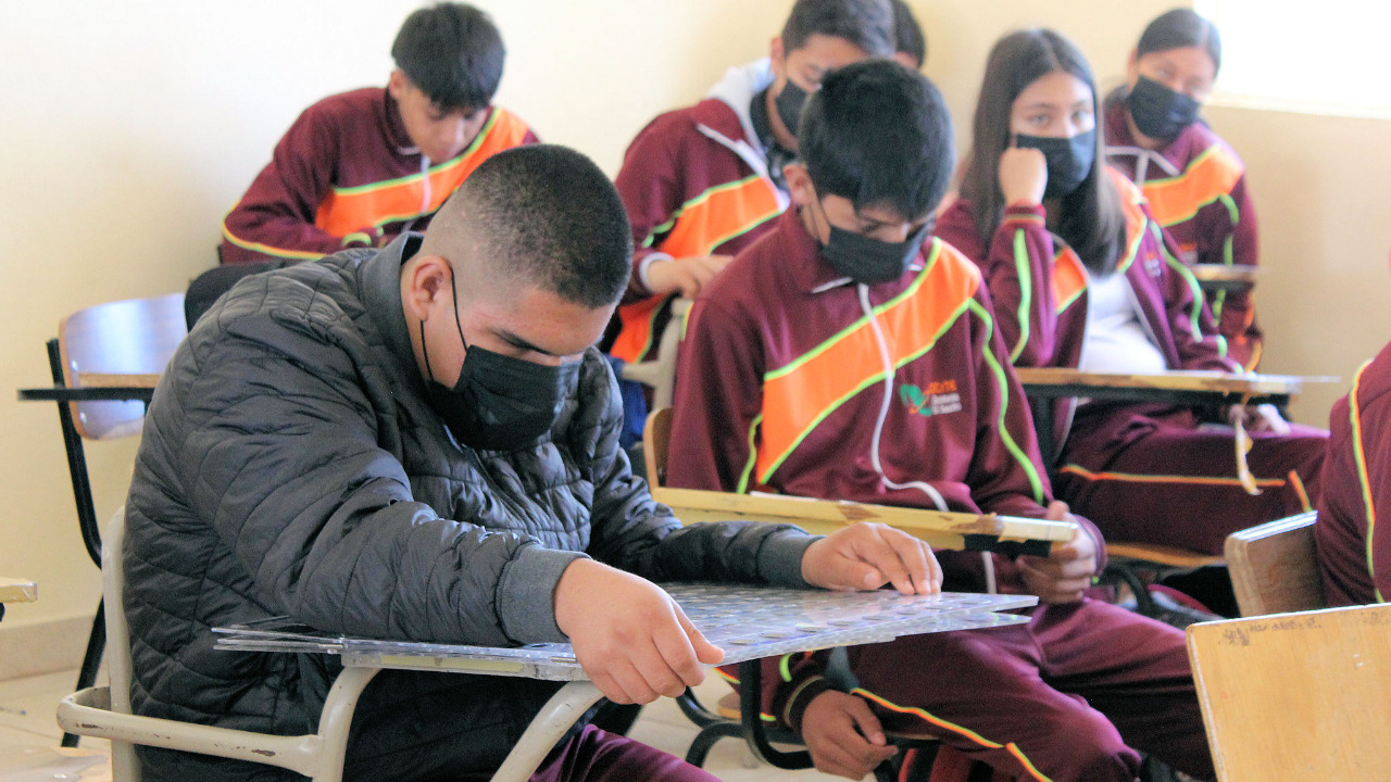 Desarrolla e implementa Cecytez estrategias para la inclusión de estudiantes con discapacidad visual