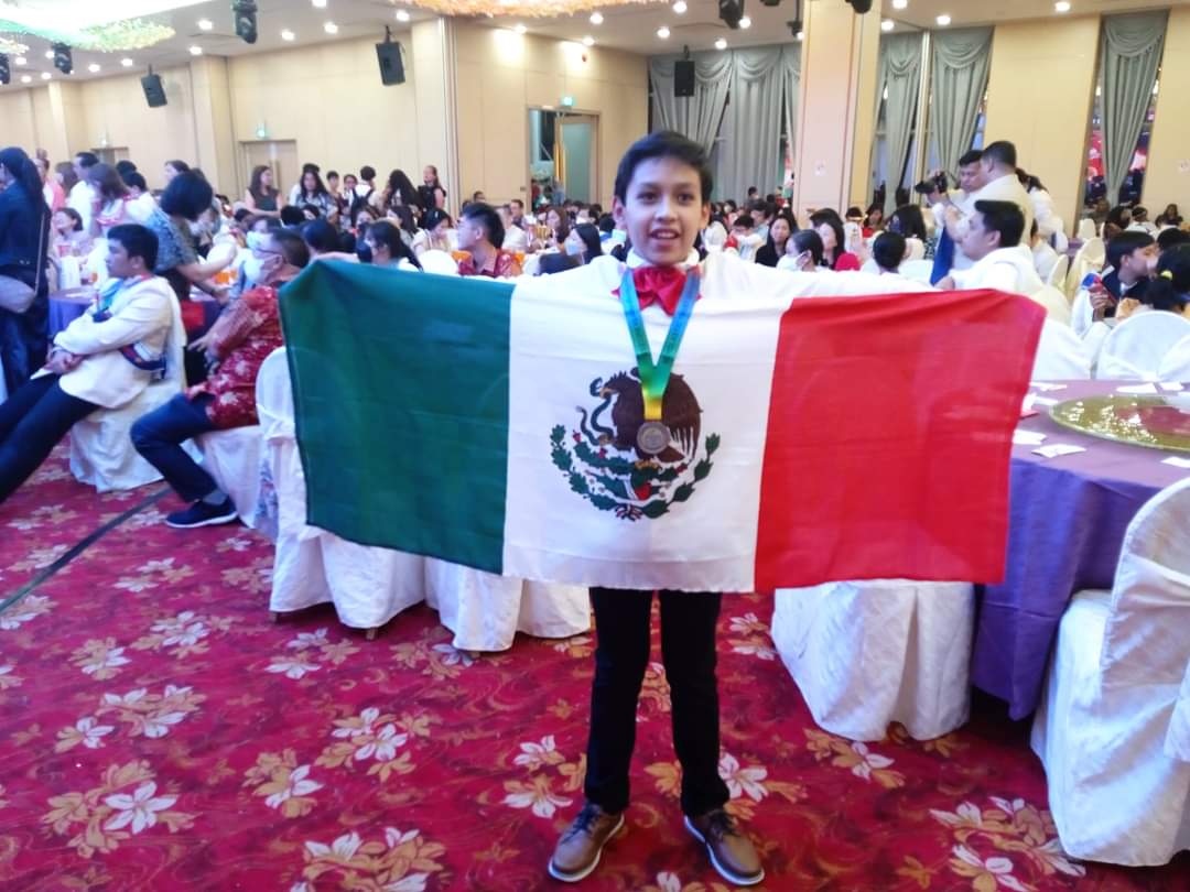 Triunfan en Singapur estudiantes zacatecanos en la Olimpiada Juvenil Internacional de Matemáticas
