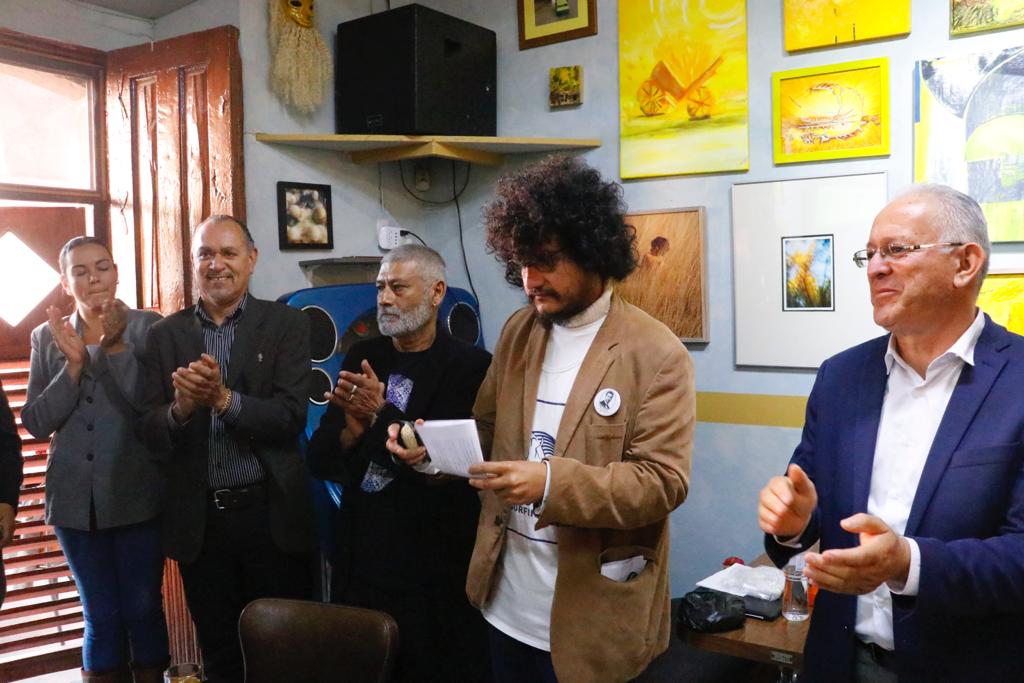 INAUGURAN  EXPOSICIÓN  “AMARILLO NO ME PONGO, AMARILLO ES MI COLOR” EN  GALERÍA  BAR TIZOC
