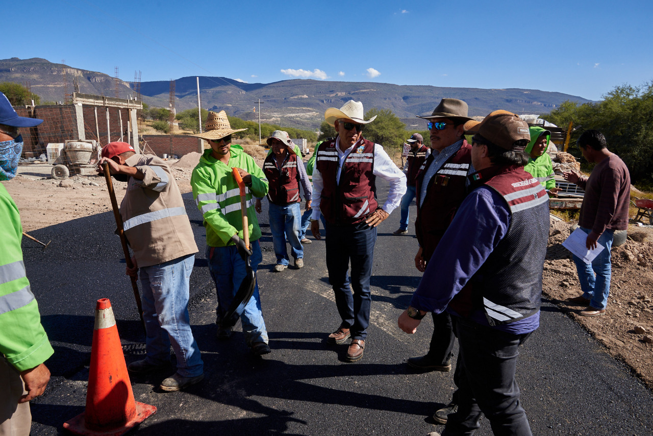 Cumple Gobernador David Monreal con pavimentación de calles en Tabasco