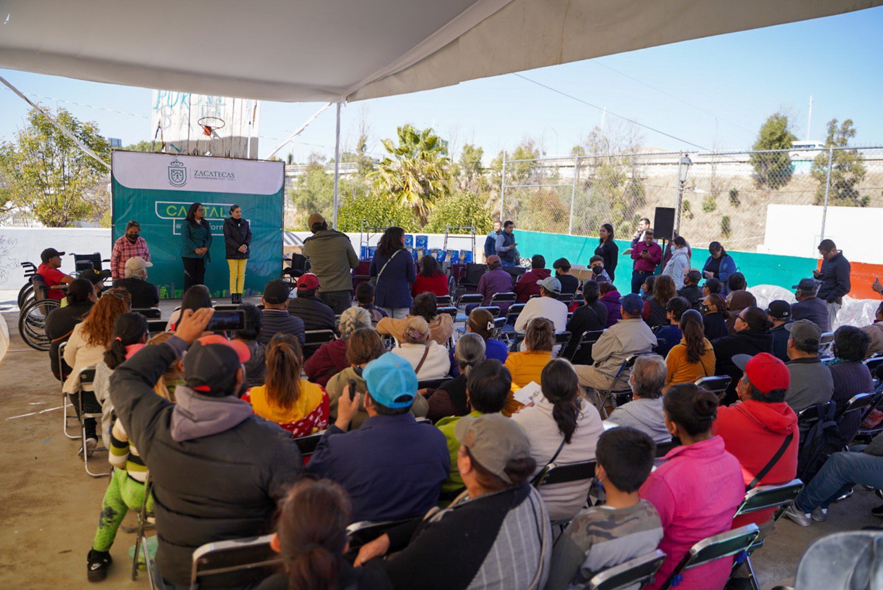 ENTREGA DIF CAPITALINO  APOYOS DEL PROGRAMA “INCLUYENDO CON AMOR”
