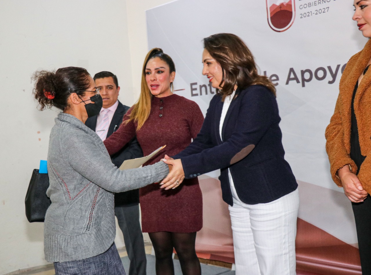 Tras haber perdido a un familiar por COVID-19, fresnillenses reciben apoyo económico por parte del Gobierno de Zacatecas