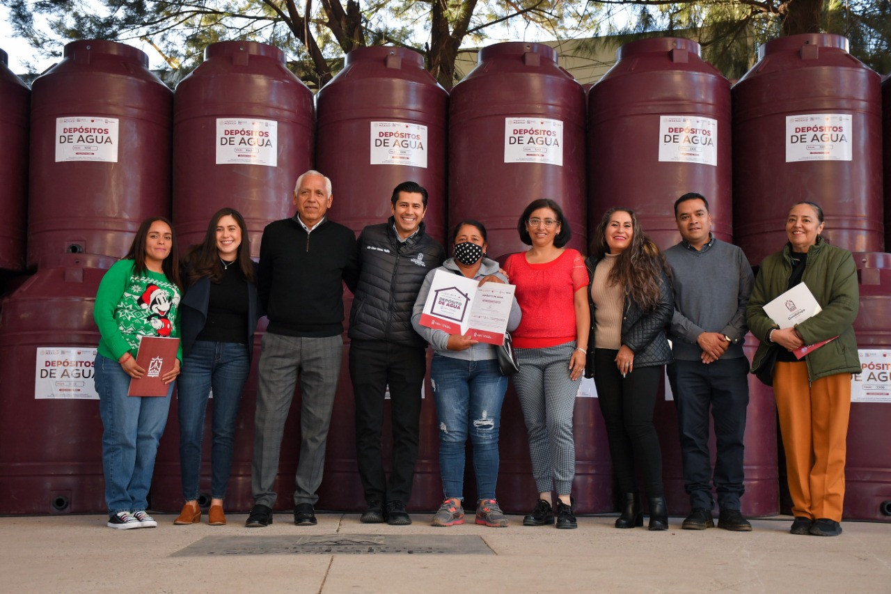 Beneficia Julio César Chávez a 500 familias con depósitos de agua