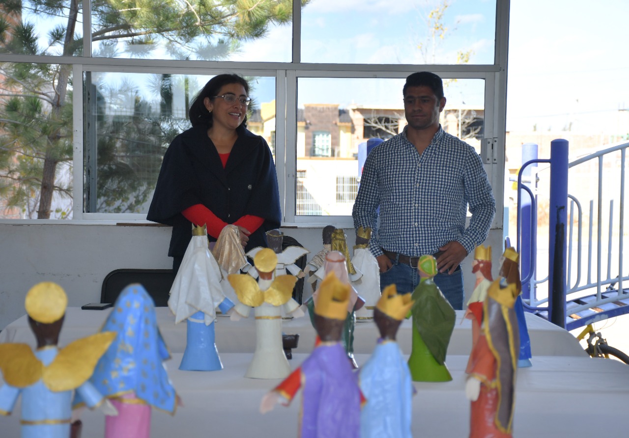 Clausuran en la comunidad de Tacoaleche, cursos de cartonería 