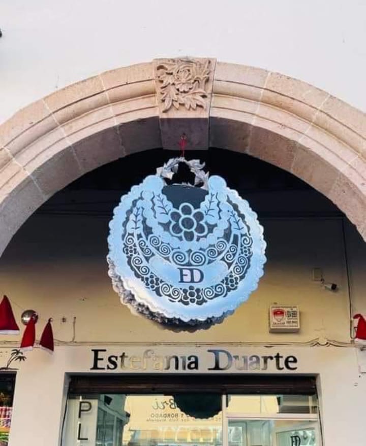 ADMINISTRACIÓN DE MERCADOS Y LOCATARIOS REPARTEN PIÑATAS A FAMILIAS JEREZANAS