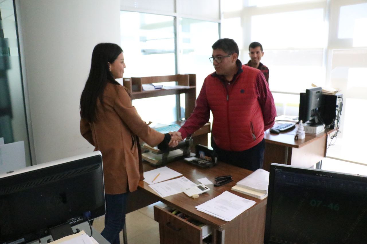 ENTREGA SAÚL MONREAL MOBILIARIO A CATASTRO Y OBRAS PÚBLICAS