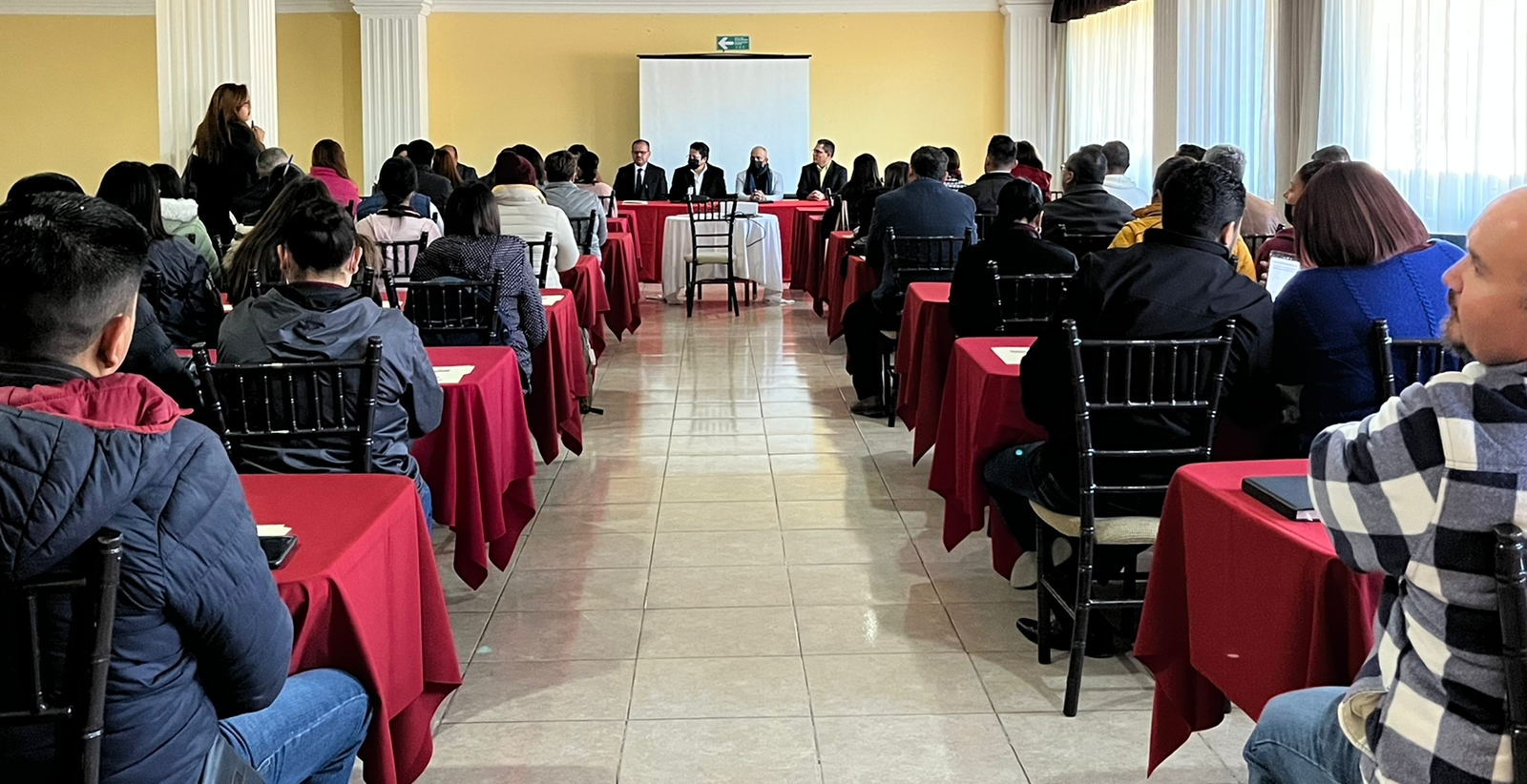 Capacitan a docentes de telesecundaria para atender rezago y abandono escolar en sus comunidades