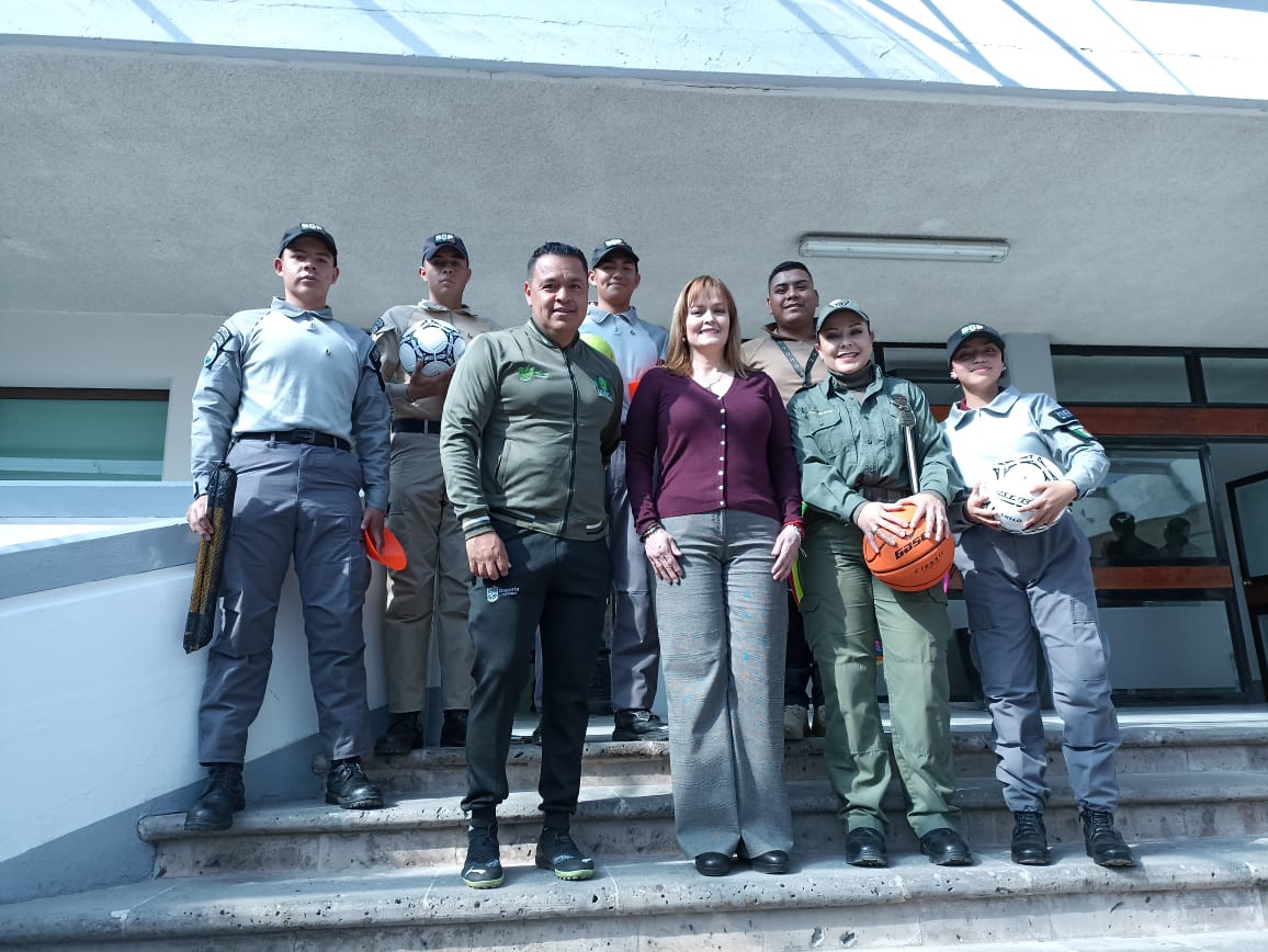 ENTREGA ADMINISTRACIÓN EQUIPO A DEPORTISTAS DEL BACHILLERATO POLICIAL