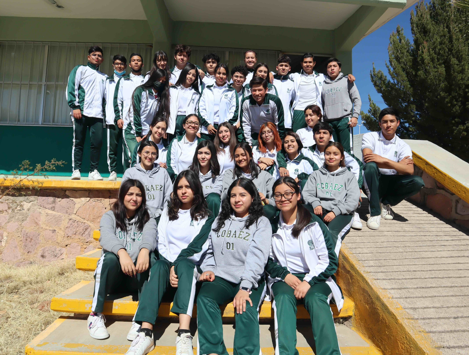 Recibe Cobaez a 14 mil estudiantes en el regreso a clases