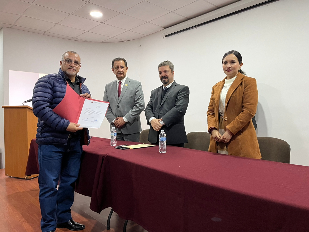 Entregan nuevos nombramientos a trabajadores de la Secretaría de Educación que se superaron académicamente