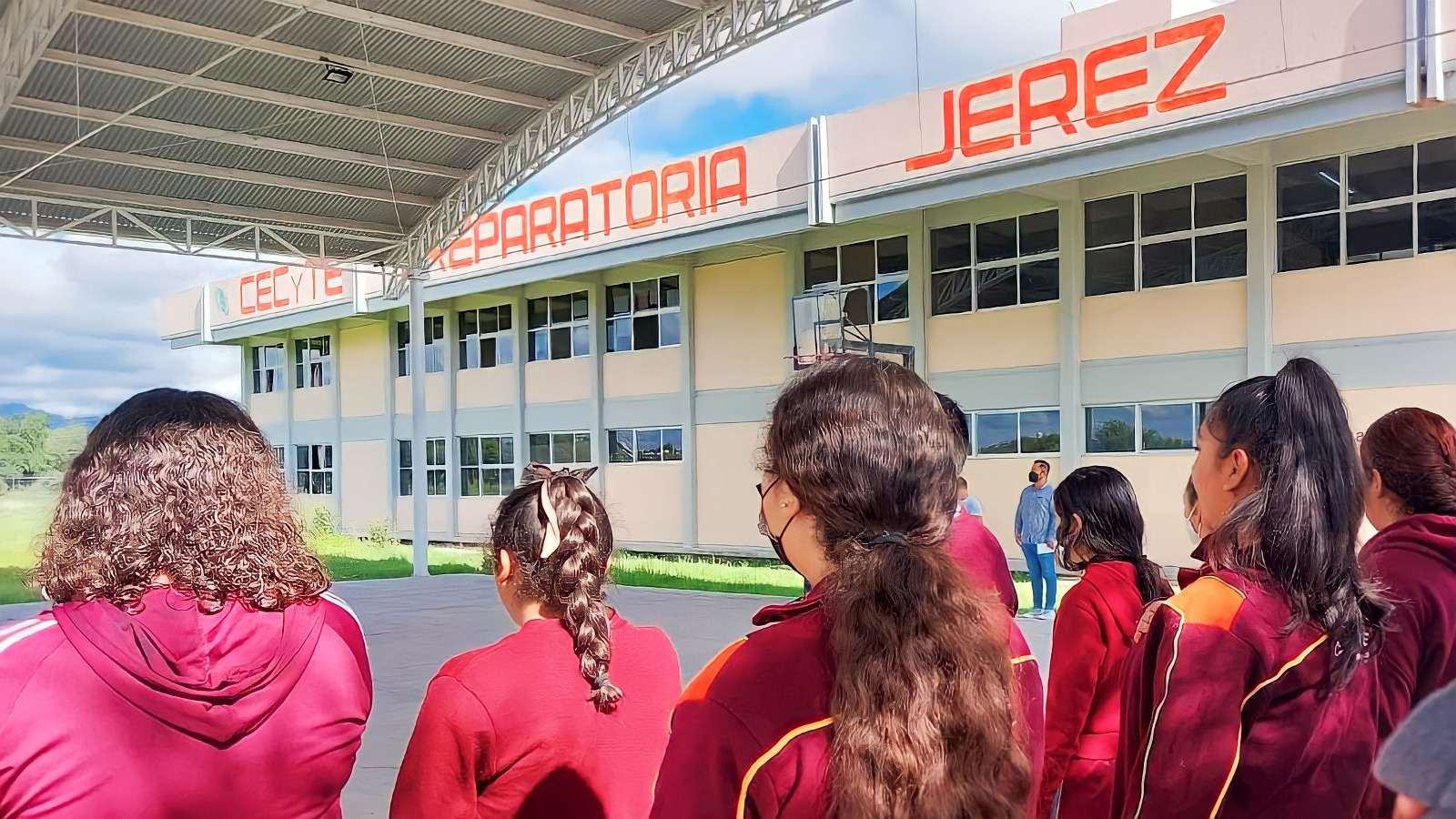Reinician actividades escolares cerca de 9 mil estudiantes en el Cecytez