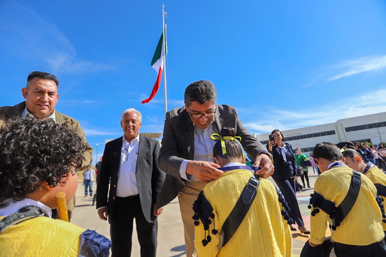 CONMEMORAN DÍA DE LA BANDERA CON QUINTO ENCUENTRO DE BANDAS DE GUERRA