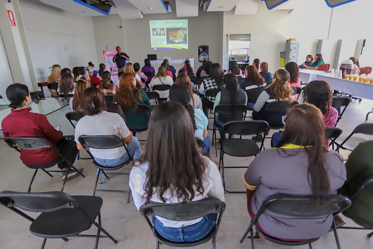GRAN PARTICIPACIÓN EN TALLER DE MECÁNICA BÁSICA PARA MUJERES