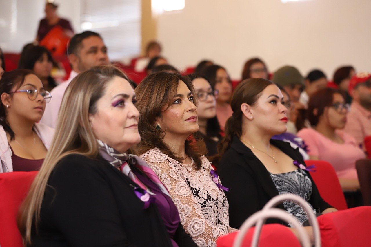 OFRECEN LA CONFERENCIA “VIOLENCIA, FACTOR DE RIESGO ANTE EN CONSUMO DE DROGAS EN MUJERES”