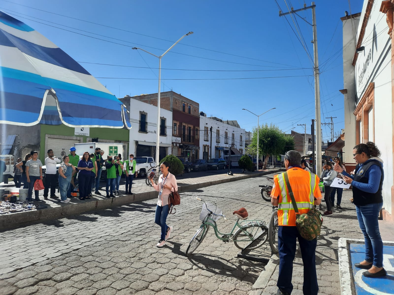 PROTECCIÓN CIVIL DE JEREZ REALIZA SIMULACRO DE INCENDIO EN SUPERMERCADO