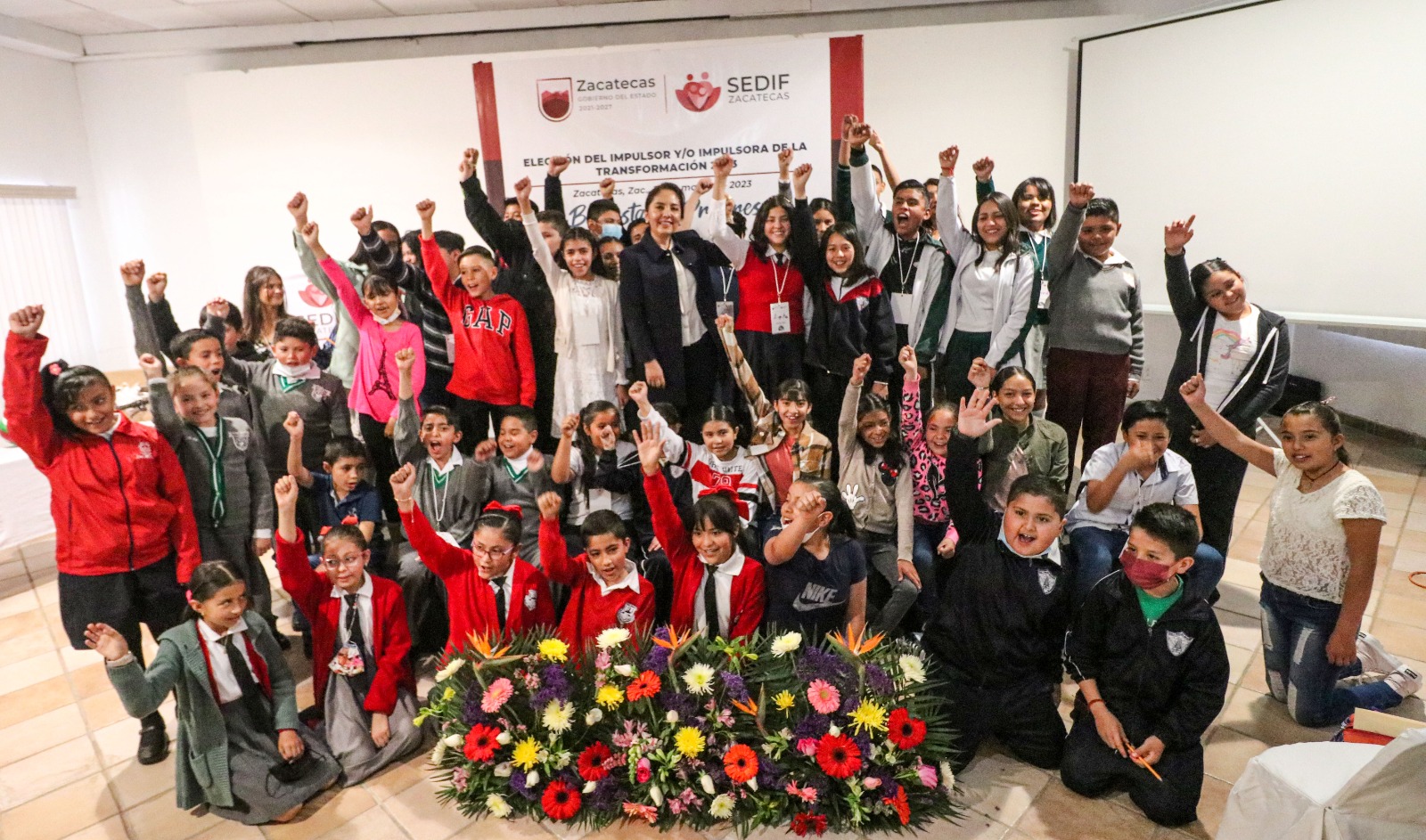 Eligen a niñ@s Impulsores de la Transformación; Sara Hernández premia su contribución social.