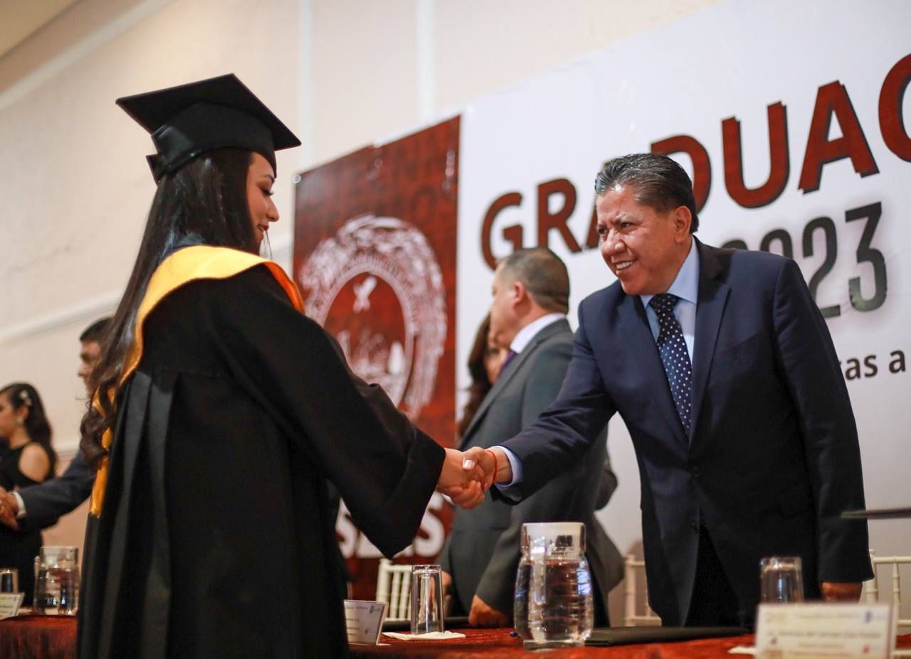 Encabeza Gobernador David Monreal ceremonia de graduación en el ITSZ Sur