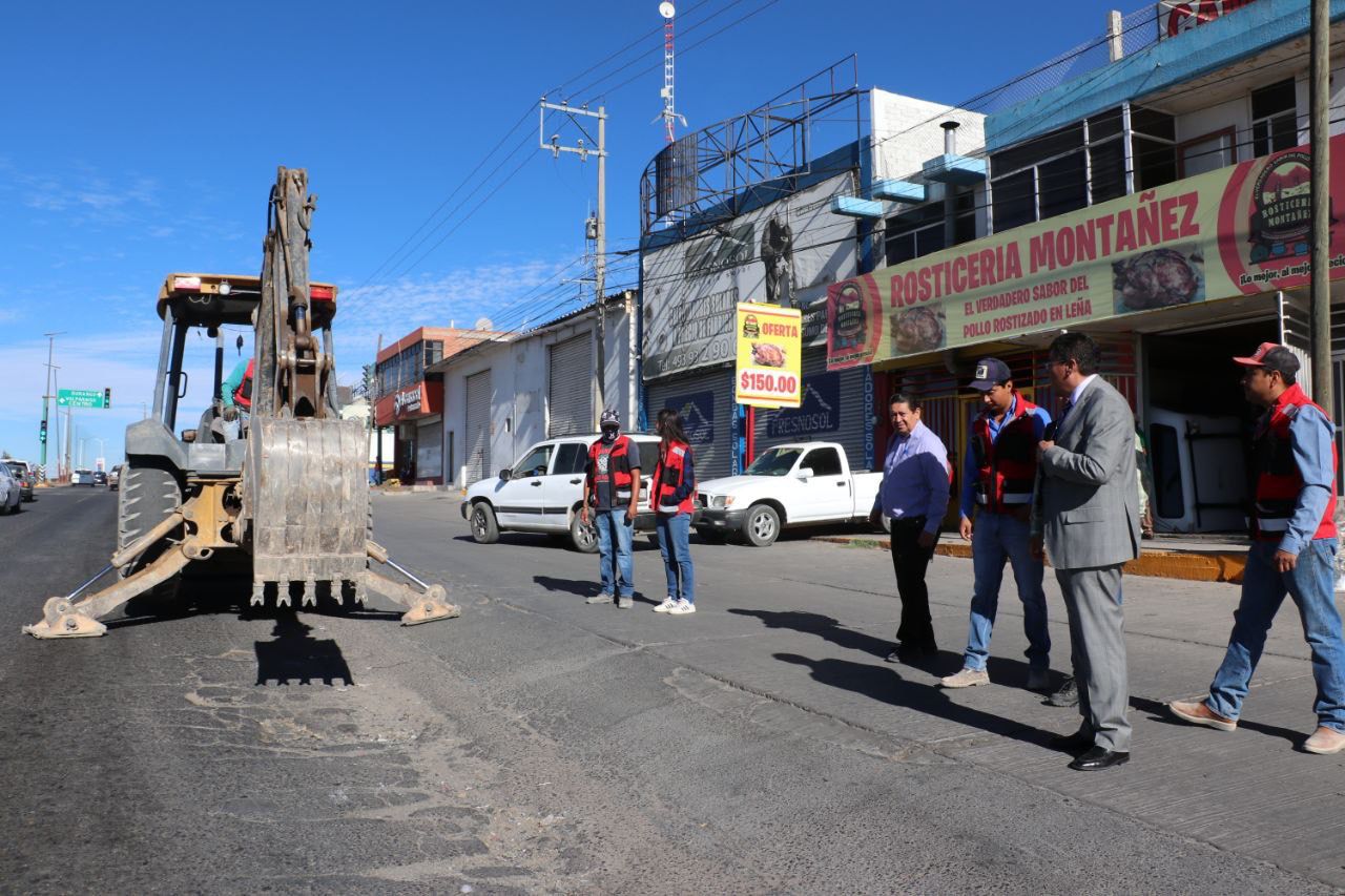 EMPRENDE SAÚL MONREAL ACCIONES DE BACHEO EN FRESNILLO 
