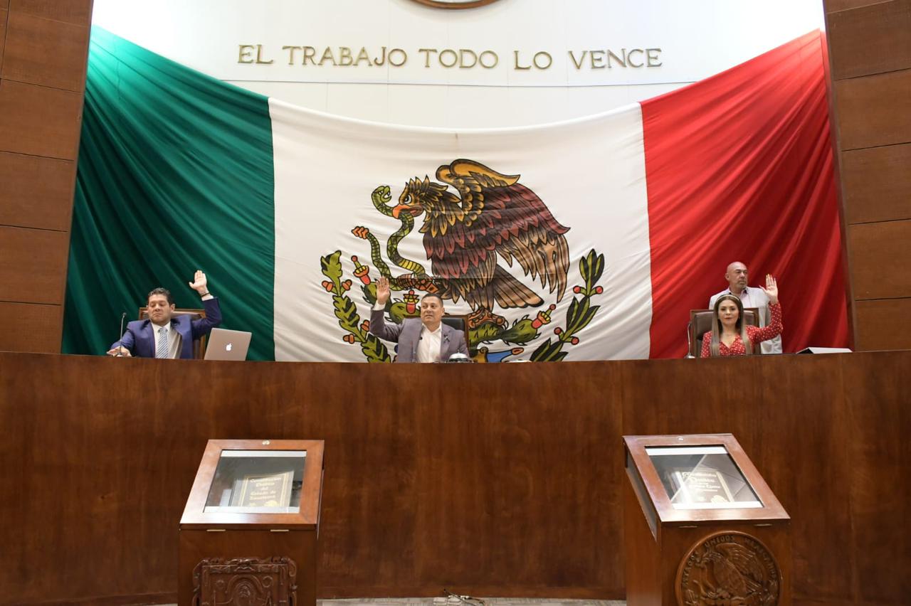 Presentan diputadas y diputados, 8 Iniciativas y 6 Dictámenes durante Sesión de Pleno