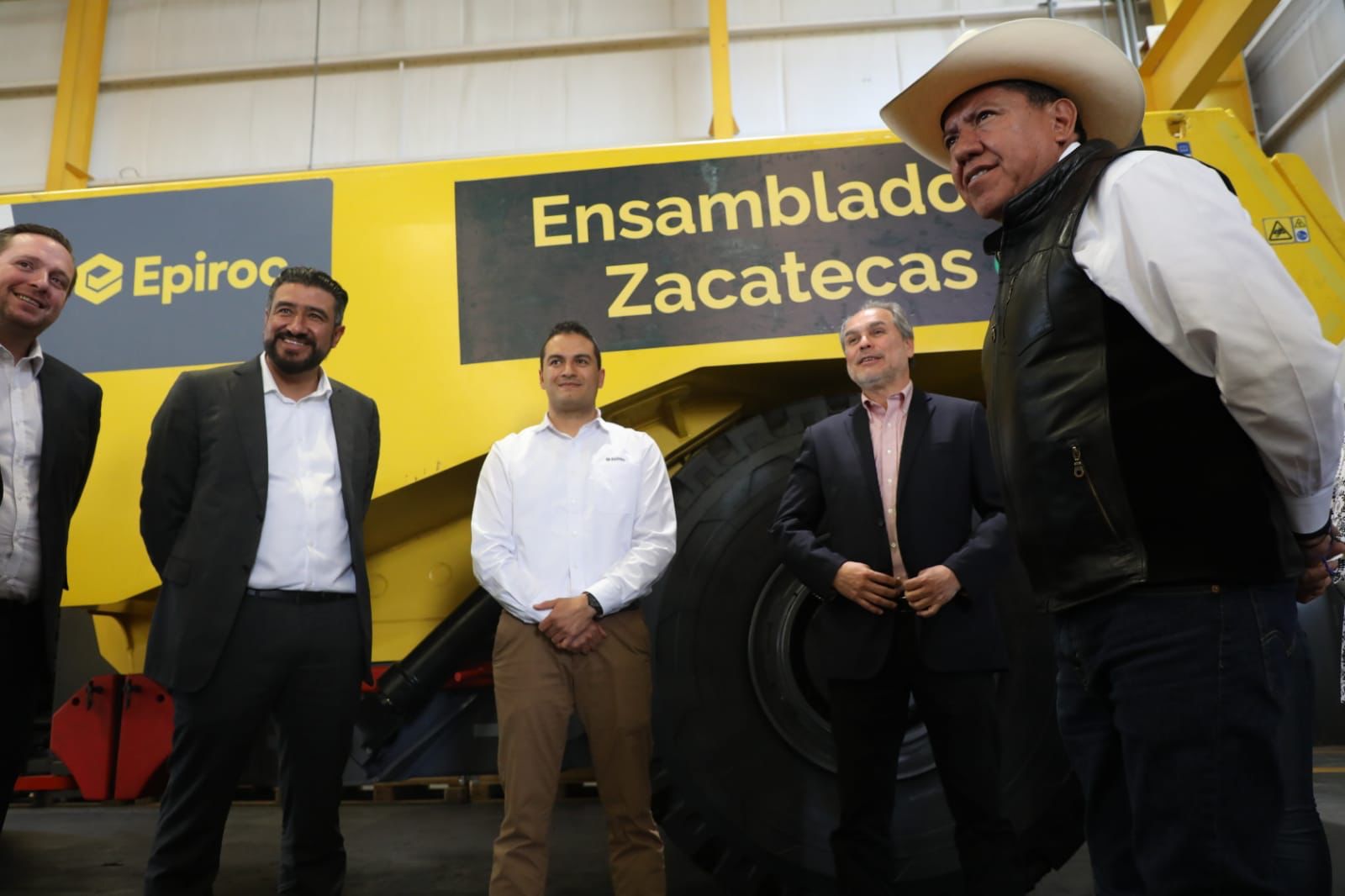 Ensambla Zacatecas primer vehículo de minería de toda América Latina; reconoce David Monreal a empresa Epiroc