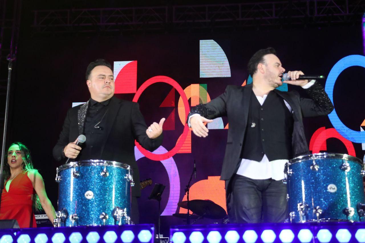 RÍO ROMA LE CANTA AL AMOR EN FRESNILLO 
