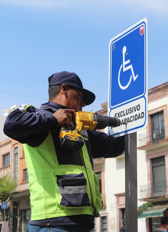 Realiza Dirección de Policía de Seguridad Vial más de 600 acciones de mantenimiento en dispositivos de control de tránsito 