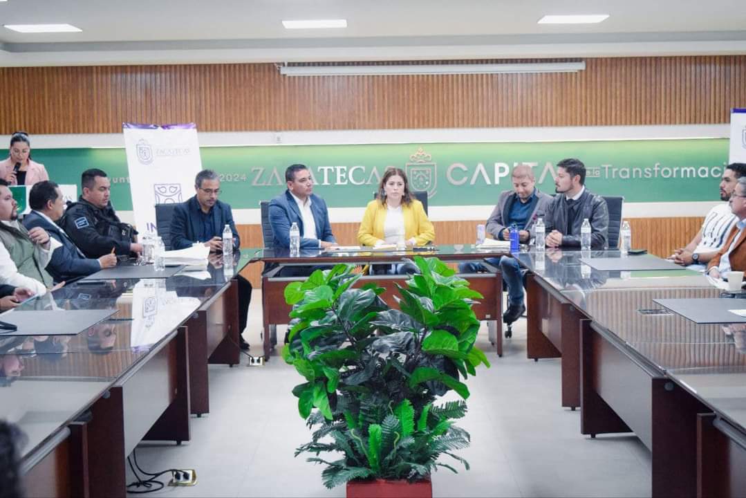 CAPACITAN A SERVIDORES PÚBLICOS CON LA PLÁTICA “LAS NUEVAS MASCULINIDADES”