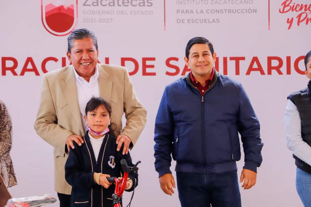 INAUGURA JORGE MIRANDA LOS SERVICIOS SANITARIOS EN LA ESCUELA PRIMARIA “FRANCISO VILLA”