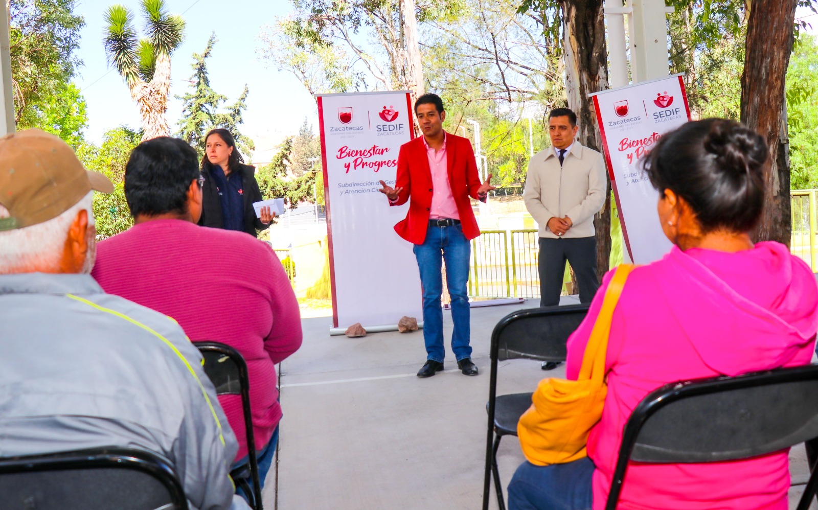 Contribuye SEDIF a la economía familiar, a través de apoyos económicos para gastos médicos.