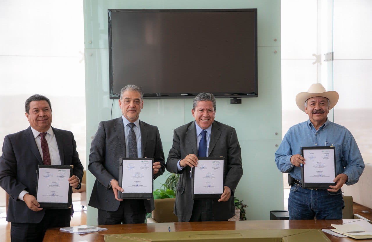 Gobernador David Monreal y Director de la CFE firman convenio para subsidiar adeudos históricos de 11 mil 352 productores del campo zacatecano