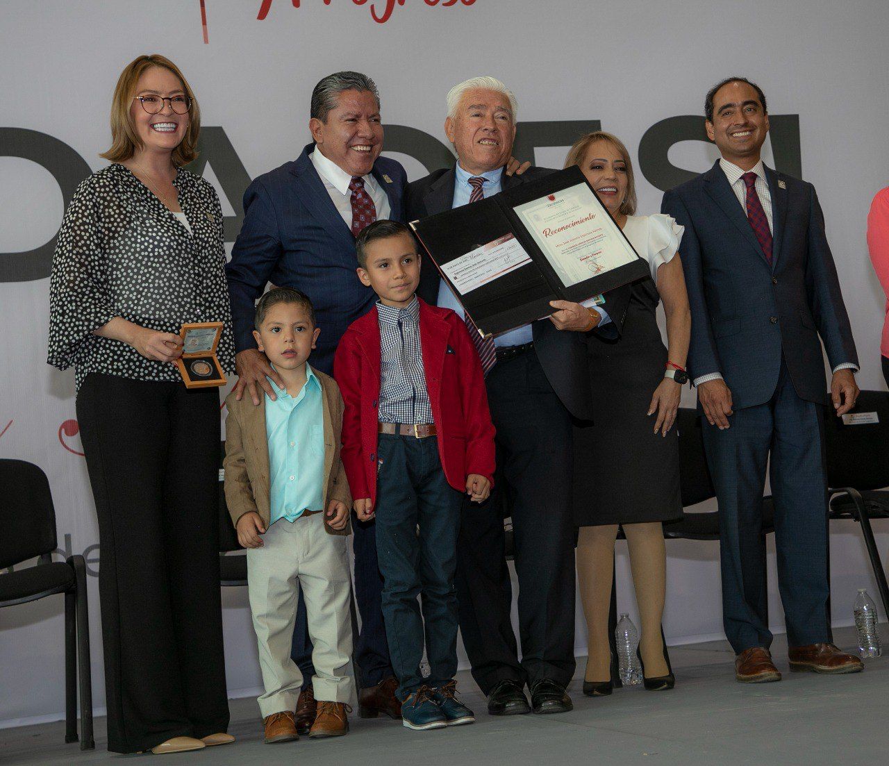 Reconoce Gobernador David Monreal a las y los maestros por ser ente de trasformación social; entregó 596 reconocimientos