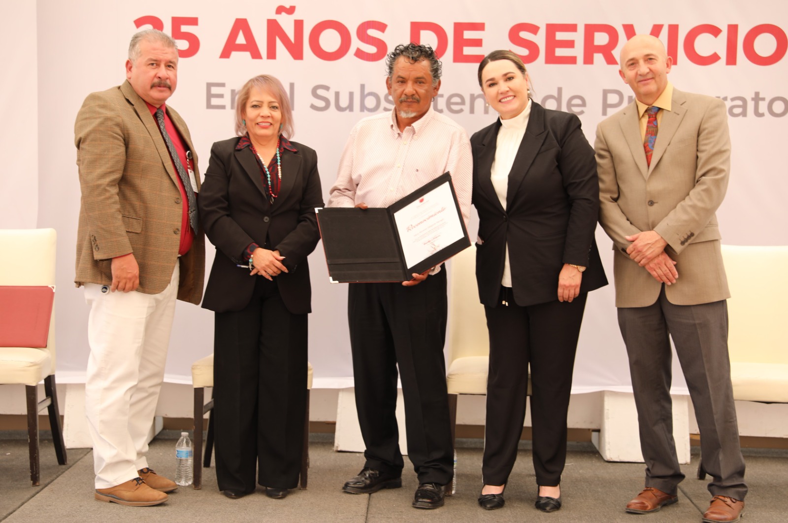 Reconoce Gobierno de Zacatecas a maestros de Preparatorias Estatales por 25 años de servicio