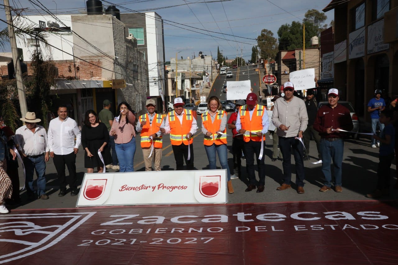 Continúa Gobernador David Monreal Ávila llevando bienestar y progreso a los guadalupenses; inaugura pavimentación de calles
