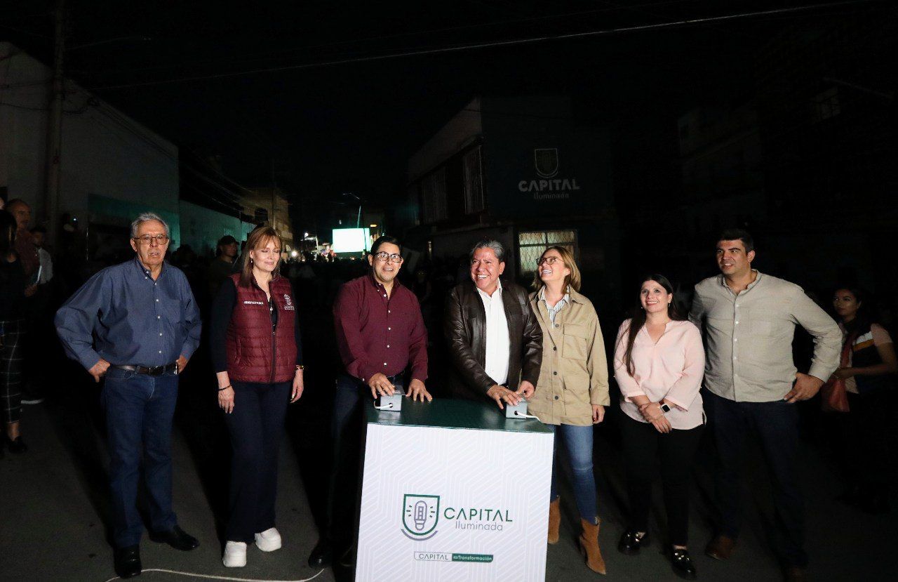 En la capital, inaugura Gobernador David Monreal encendido de luminarias y pone en marcha colector de aguas negras
