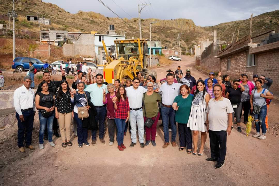 ARRANCAN OBRAS DE PAVIMENTACIÓN EN LA COLONIA CARLOS HINOJOSA PETIT