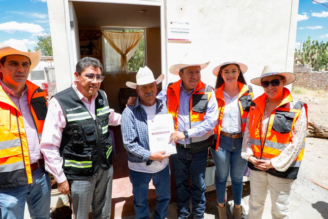 Entrega Gobernador David Monreal apoyos de Construyendo Bienestar a familias fresnillenses