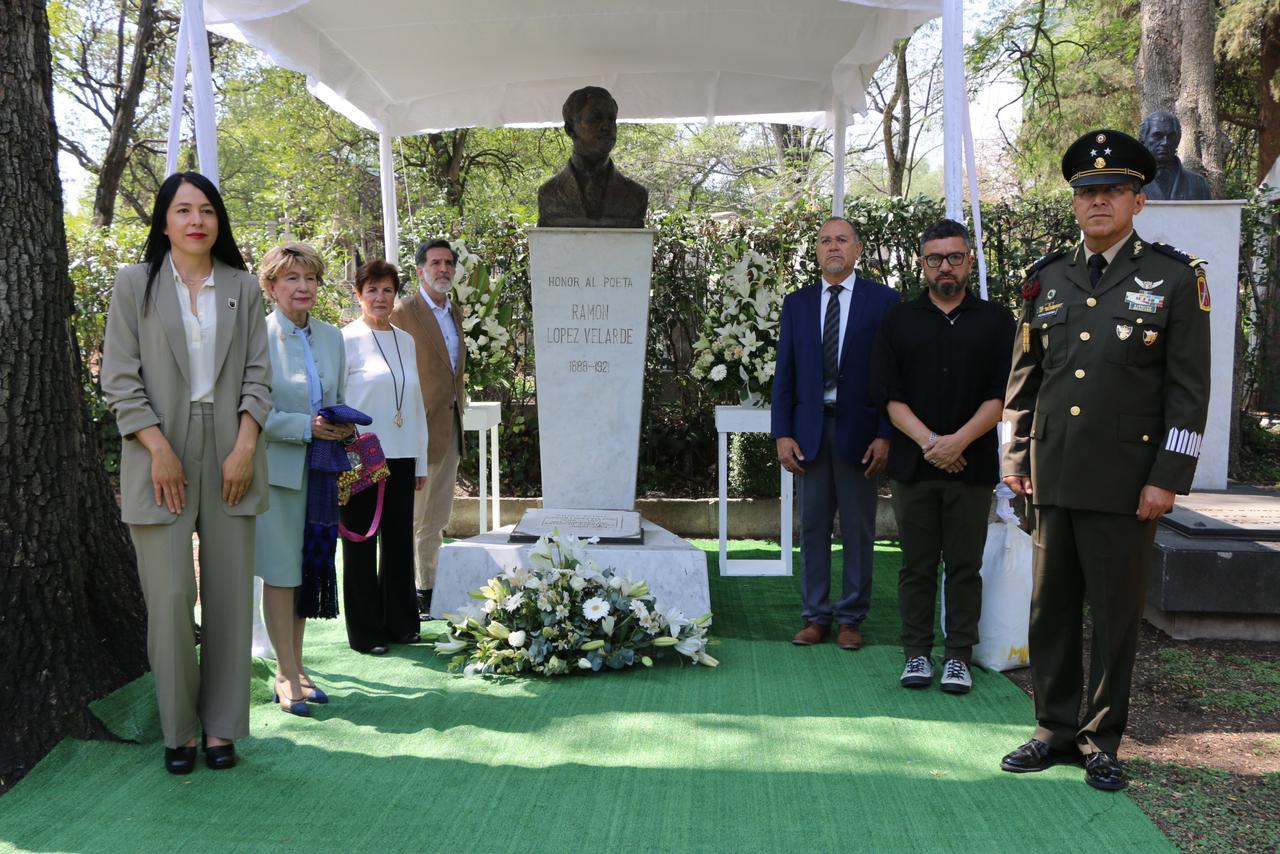 Honra Gobierno de Zacatecas la memoria de Ramón López Velarde, en el Panteón Dolores en CDMX