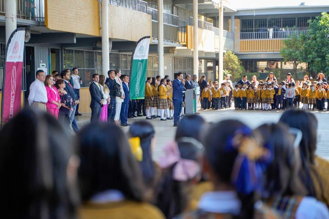 REALIZA JORGE MIRANDA HONORES A LA BANDERA EN LA ESCUELA PRIMARIA “BENITO JUÁREZ”