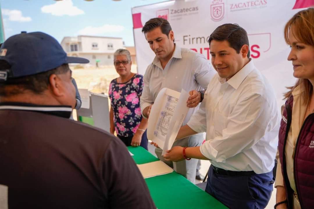 DAN CERTEZA JURÍDICA A FAMILIAS DE LA COLONIA NUEVA GENERACIÓN
