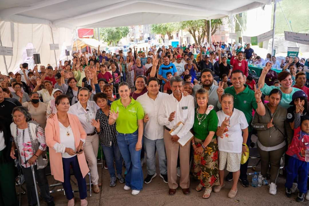 ACERCAN SERVICIOS A LOS HABITANTES DEL BARRIO LA PINTA CON “MÁS TERRITORIO, MENOS ESCRITORIO”