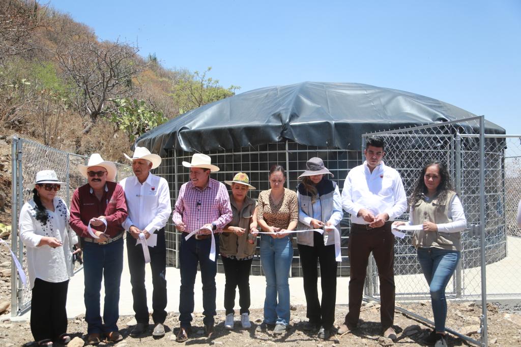 Entrega Gobernador David Monreal depósito de agua potable en la comunidad La Portilla, en Nochistlán de Mejía