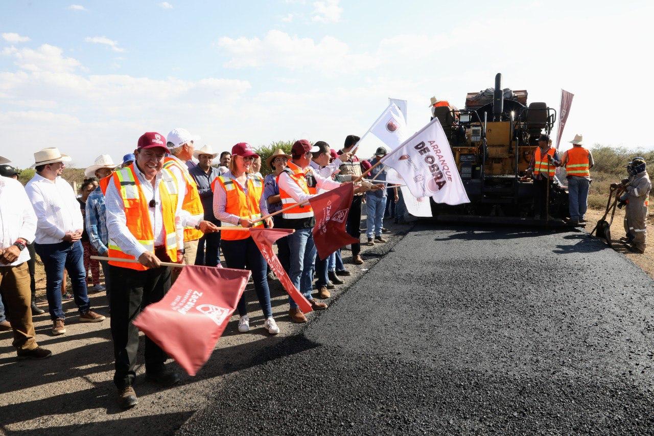 David Monreal inicia reconstrucción de carretera Tacoaleche-Casa Blanca, cumple y resuelve problemática de años en la región.