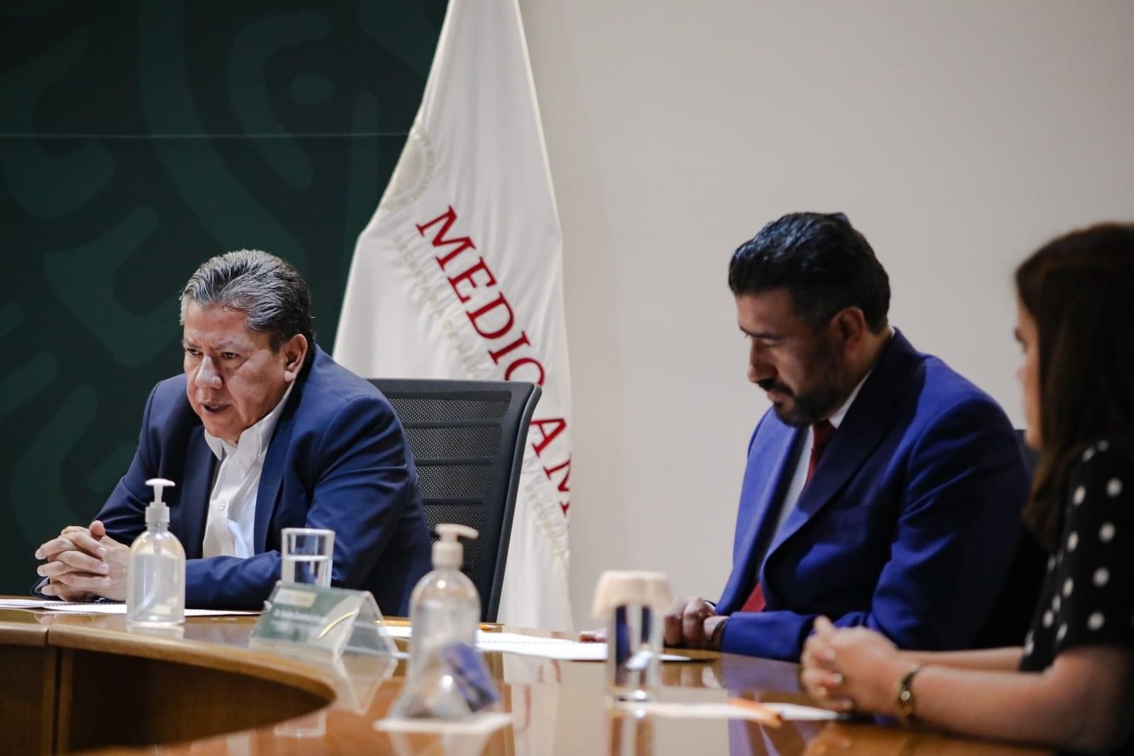 Gestiona Gobernador David Monreal temas de medio ambiente y minería con titular de Semarnat