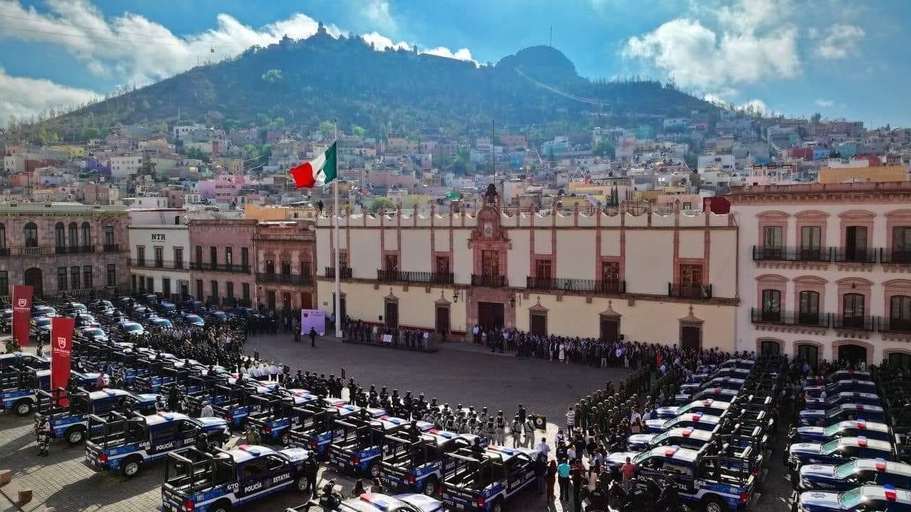 Por la seguridad y pacificación de Zacatecas, entrega el Gobernador David Monreal 58 patrullas y estímulos a policías