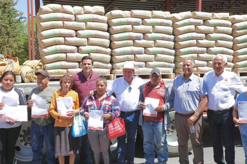 Entrega Gobernador David Monreal Ávila 17 mdp en mejora de vialidades y apoyos a vivienda a familias de Miguel Auza