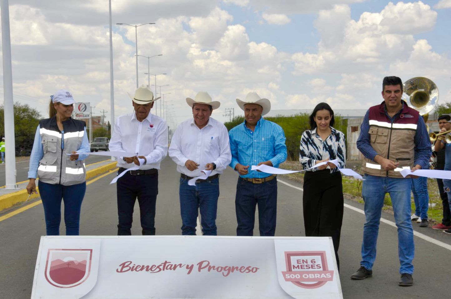 Gobernador David Monreal lleva bienestar y progreso a Villanueva con la construcción dos obras carreteras por 27 mdp