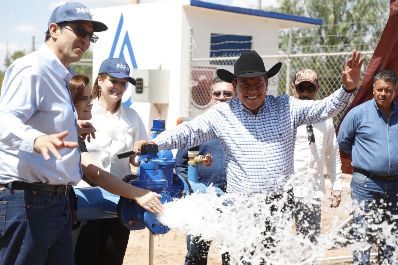 Comprometido con el bienestar social, Gobernador David Monreal inaugura el pozo de agua potable La Cueva