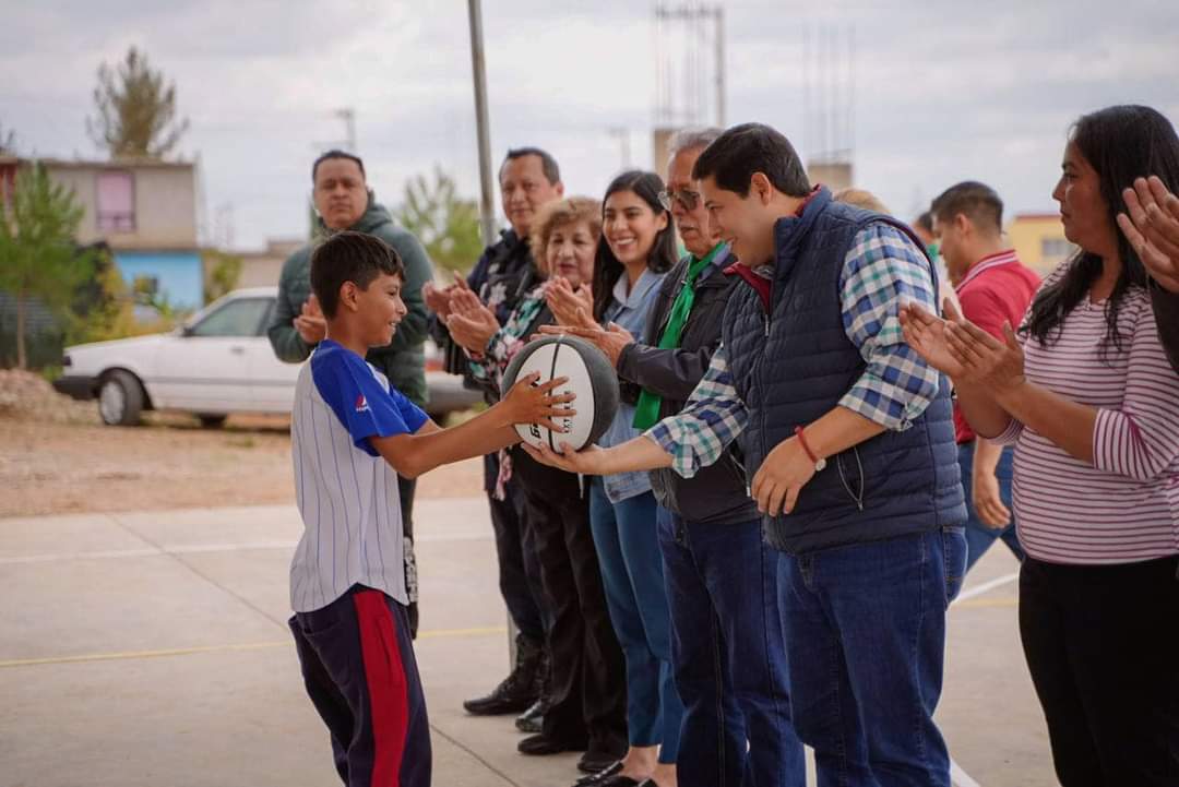 ENTREGA JORGE MIRANDA NUEVA CANCHA DE USOS MÚLTIPLES EN LA COMUNIDAD LA ESCONDIDA