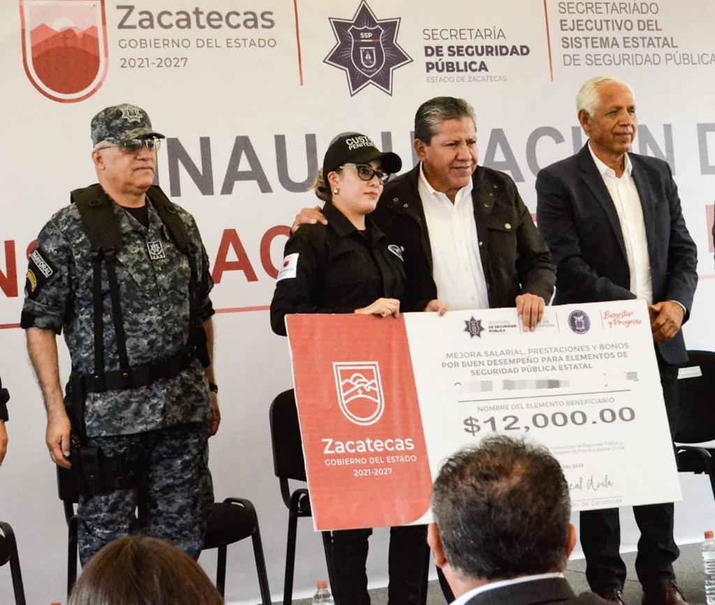 Entrega Gobernador David Monreal Ávila estímulos a policías penitenciarios e inaugura edificio de la Policía Procesal del estado